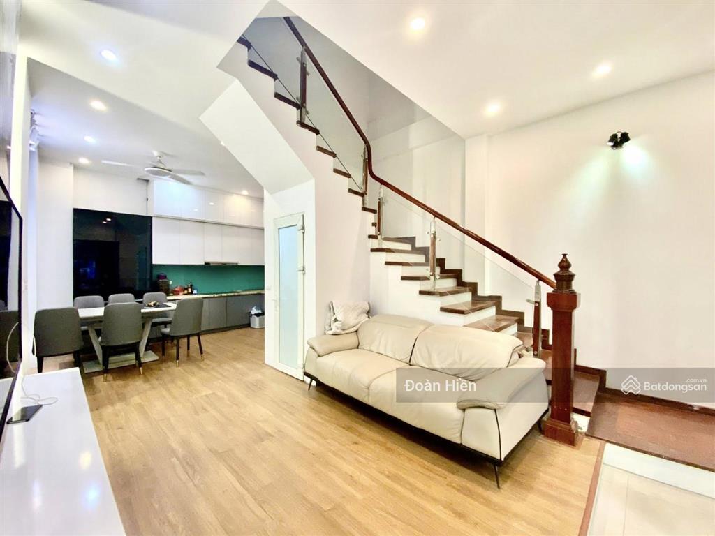 Giảm giá 500 triệu! nhà đội cấn, lô góc 3 thoáng, ngõ thông ngọc hà,tiềm năng tăng giá cao,37m²*4t
