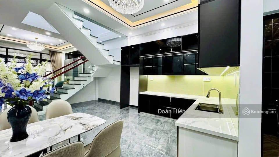 Bán nhà phố vạn phúc, khu phân lô ba đình, ô tô đỗ cửa, cách phố 1 nhà, sổ nở hậu, pháp lý chuẩn.