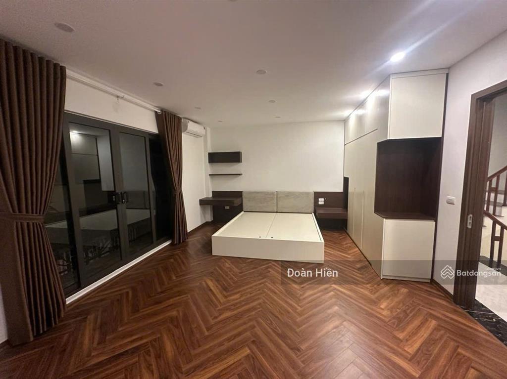 Giá rẻ! phố đội cấn, thang máy nhập khẩu, full nội thất, pháp lý chuẩn, không quy hoạch, 45m²*6t.