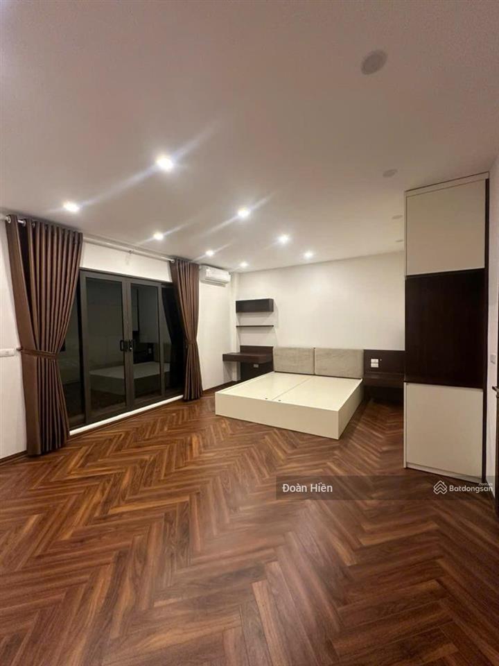 Giá rẻ! phố đội cấn, thang máy nhập khẩu, full nội thất, pháp lý chuẩn, không quy hoạch, 45m²*6t.