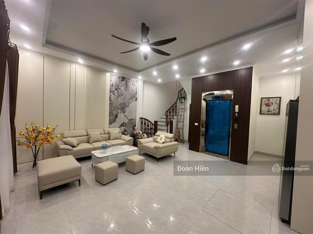 Giá rẻ! phố đội cấn, thang máy nhập khẩu, full nội thất, pháp lý chuẩn, không quy hoạch, 45m²*6t.