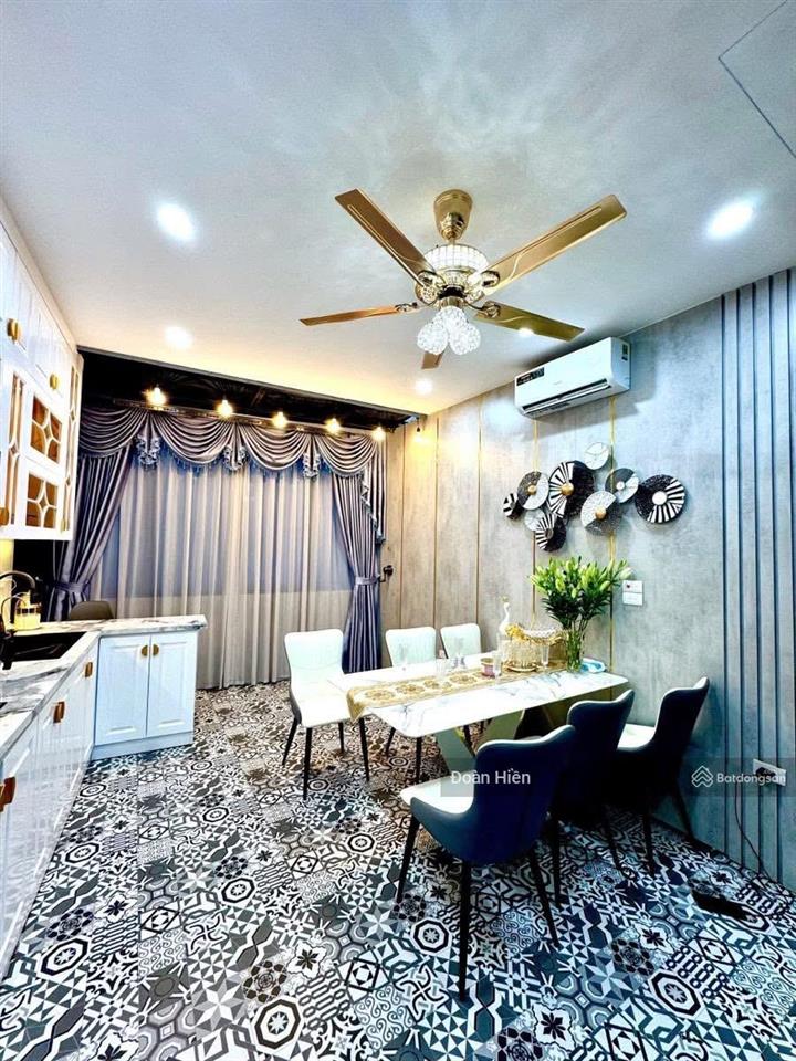 Nhà 9 tỷ có thang máy, phố kim mã 2 thoáng, mặt tiền đẹp, pháp lý sạch, cách phố vài bước, ở ngay.
