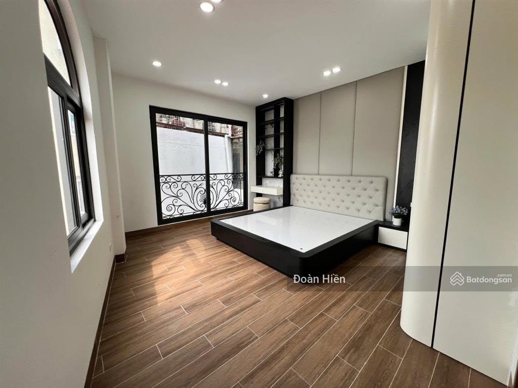 Căn lô góc yên hoà mặt ngõ thông kd, sân xe rộng, mới full nt, vf3 đỗ gần, 2 thoáng sáng, 29.1m2*5t