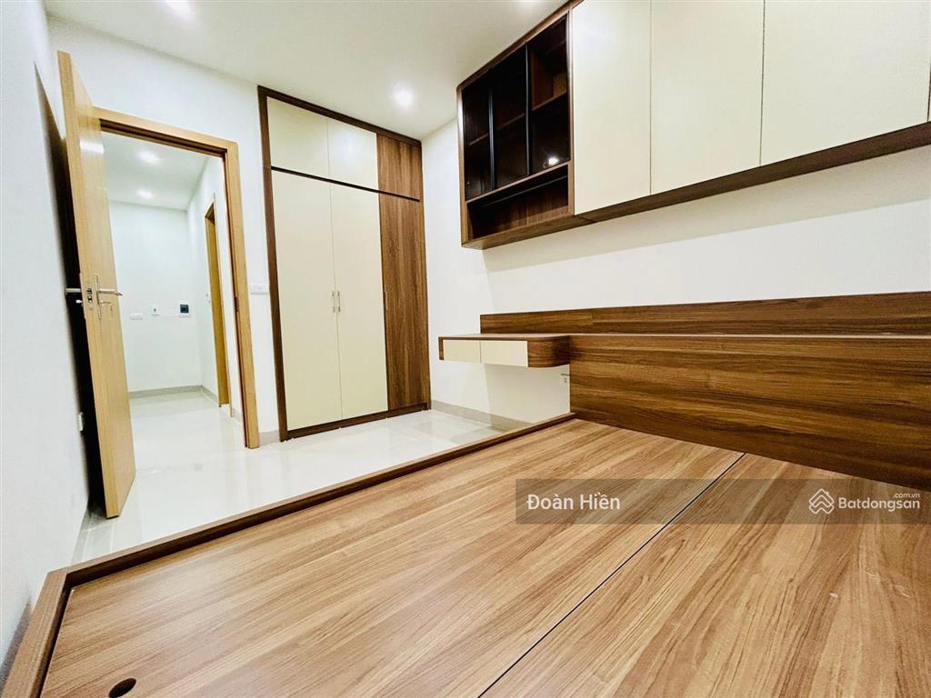 Nhà dịch vọng, ngõ thông, 2 thoáng, 35m ra ô tô, đẹp ở ngay, sổ cc, tặng nt, gần công viên, 45m2
