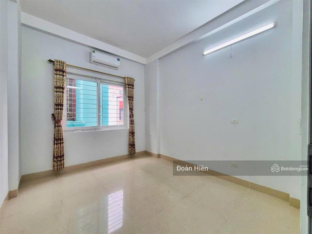 Sốc! mặt ngõ quan hoa, ngõ thông, ô tô vf3 đậu cửa, 15m ra mặt phố, sân để xe, sổ cc, dt ~20tr/th