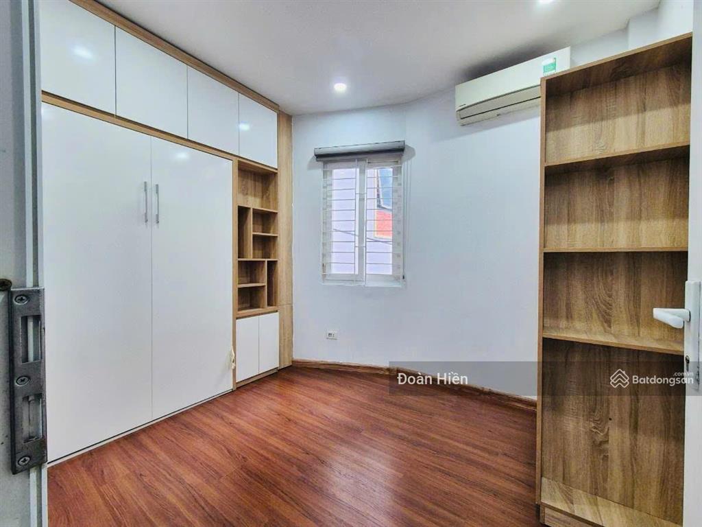 Sốc! mặt ngõ quan hoa, ngõ thông, ô tô vf3 đậu cửa, 15m ra mặt phố, sân để xe, sổ cc, dt ~20tr/th