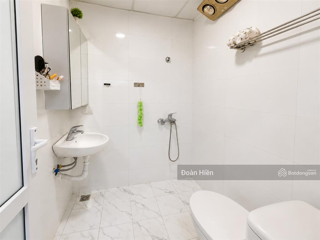 Căn góc 136 hồ tùng mậu, tiện ích goldmark city tầng 18, 65m2, 2pn2vs ban công đông bắc, sổ lâu dài