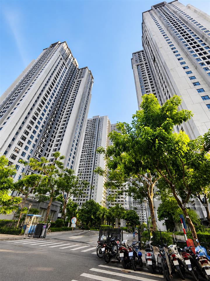 Căn góc 136 hồ tùng mậu, tiện ích goldmark city tầng 18, 65m2, 2pn2vs ban công đông bắc, sổ lâu dài