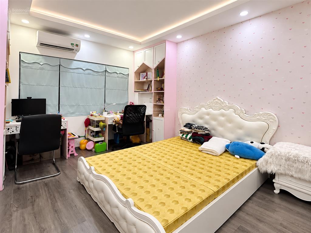 Văn cao, diện tích sử dụng 130m2, 3 ngủ đủ công năng gia đình nhỏ, gần hồ tây, metro s01 quần ngựa