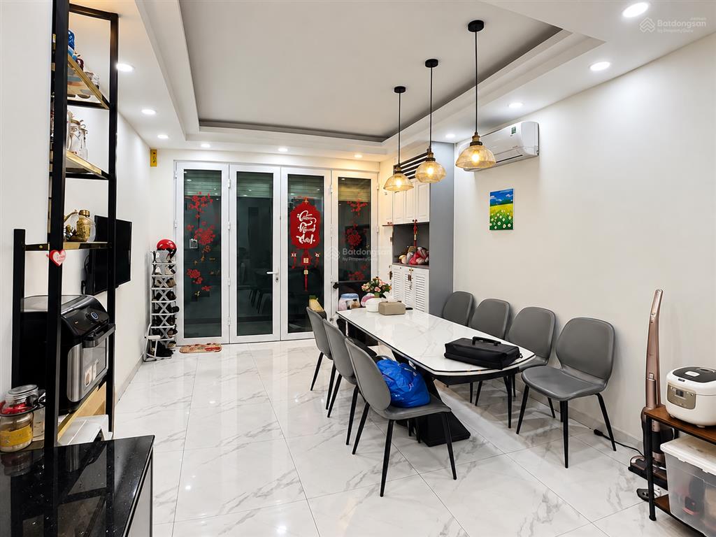 Văn cao, diện tích sử dụng 130m2, 3 ngủ đủ công năng gia đình nhỏ, gần hồ tây, metro s01 quần ngựa