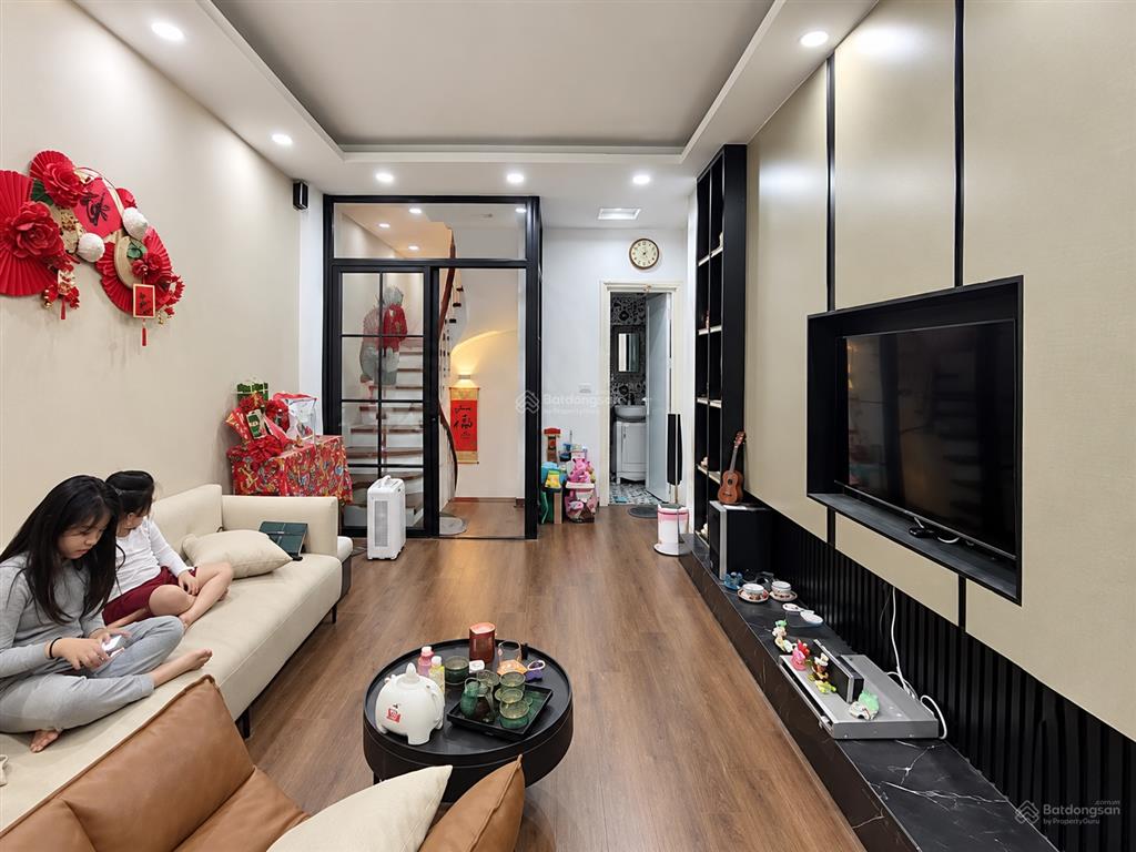 Văn cao, diện tích sử dụng 130m2, 3 ngủ đủ công năng gia đình nhỏ, gần hồ tây, metro s01 quần ngựa
