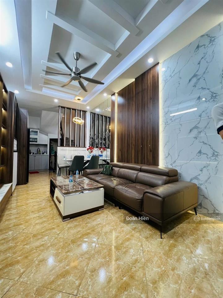 Bán nhà đẹp ở luôn hoàng quốc việt  võ chí công, chủ xây chắc chắn, 60m ô tô tránh, 41m2*5t, sổ a4