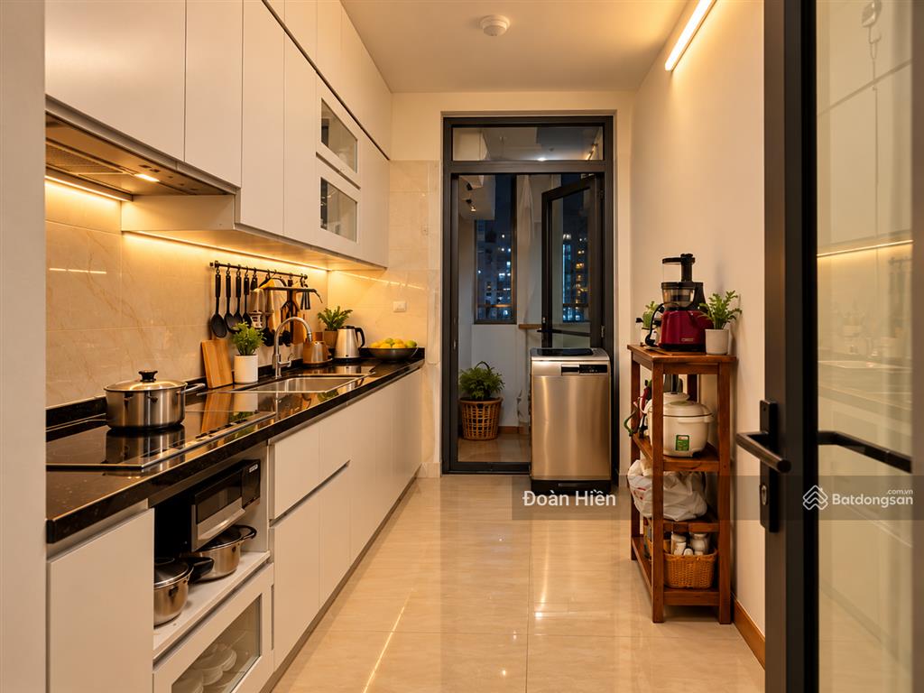 Chính chủ đời đầu cần bán gấp chung cư ngoại giao đoàn, 95m2, 2n2vs 2 logia, tầng trung, chỉ 7,9 tỷ