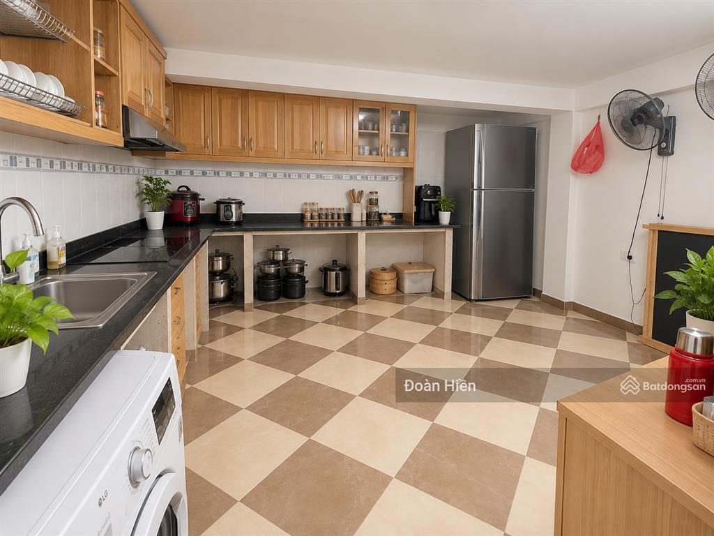 Chỉ 6.89 tỷ, 42m2*5t, 5 ngủ, lô góc nguyễn khánh toàn  cầu giấy, mặt tiền 4,6m, kcbt chắc chắn