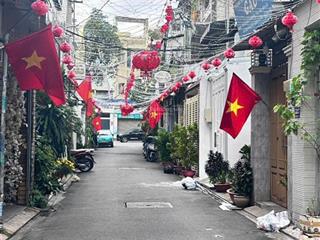 Góc 2 mặt tiền huỳnh văn bánh  phú nhuận  2 xe hơi né nhau