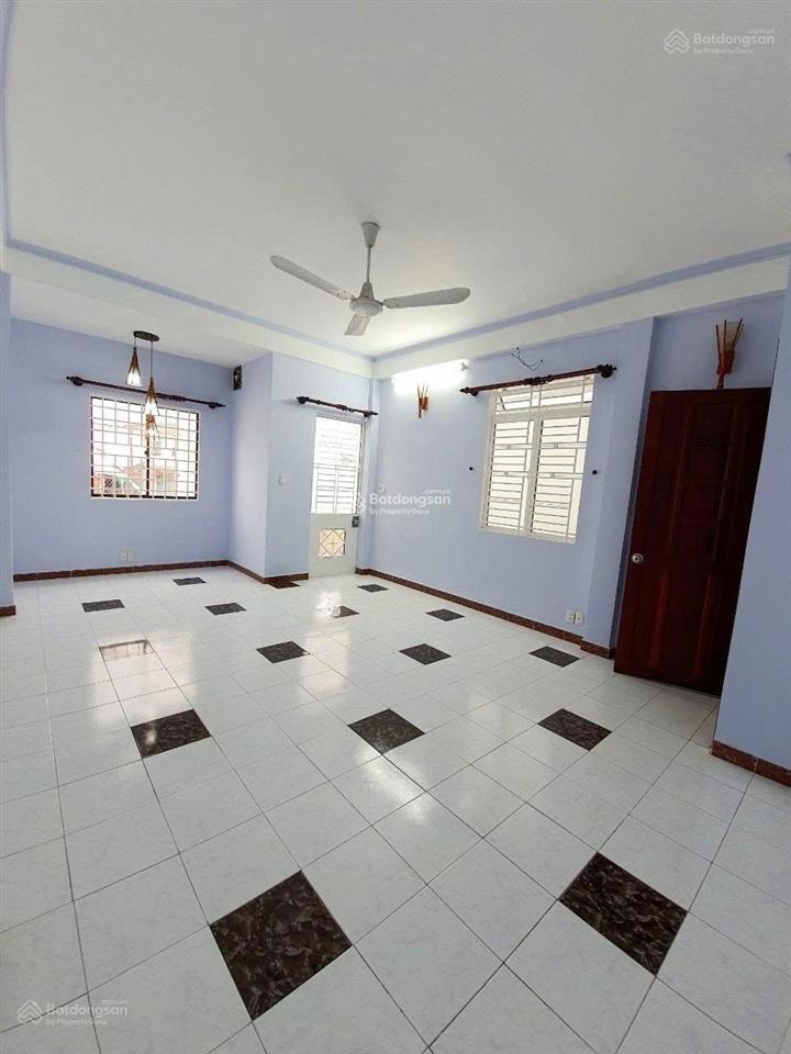Sát mặt tiền  gần công viên  trục thẳng ra chợ bà chiểu  có sẵn dòng tiền  12 tỷ thương lượng