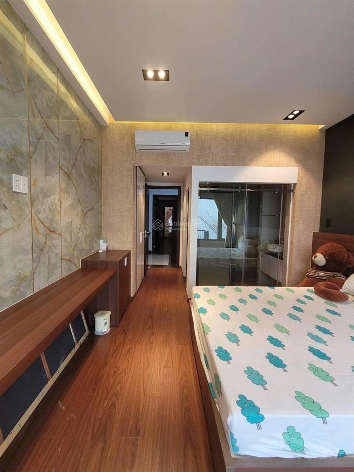 Bán nhà sát vincom nguyễn xí  4m x 15m  trệt 3 lầu  xe hơi vào quay đầu thoải mái