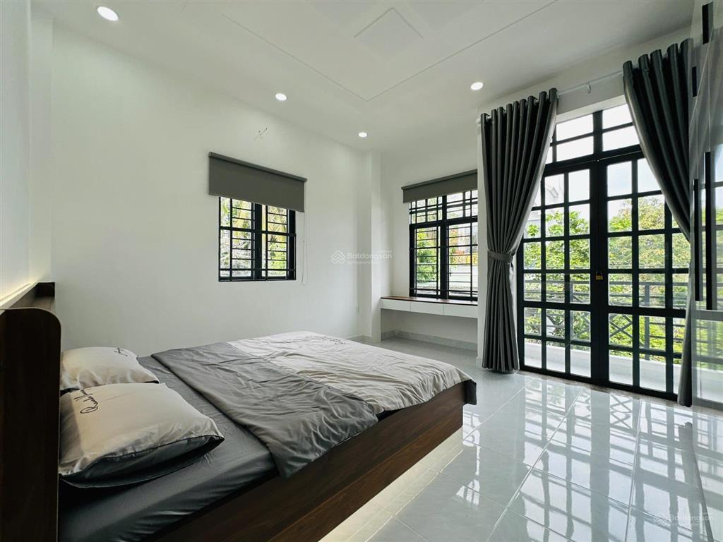 Giảm tới 500tr! nhà shr 2 mặt đường oto 2 tầng sáng thoáng cách mặt tiền hà huy giáp 300m, ở & kd