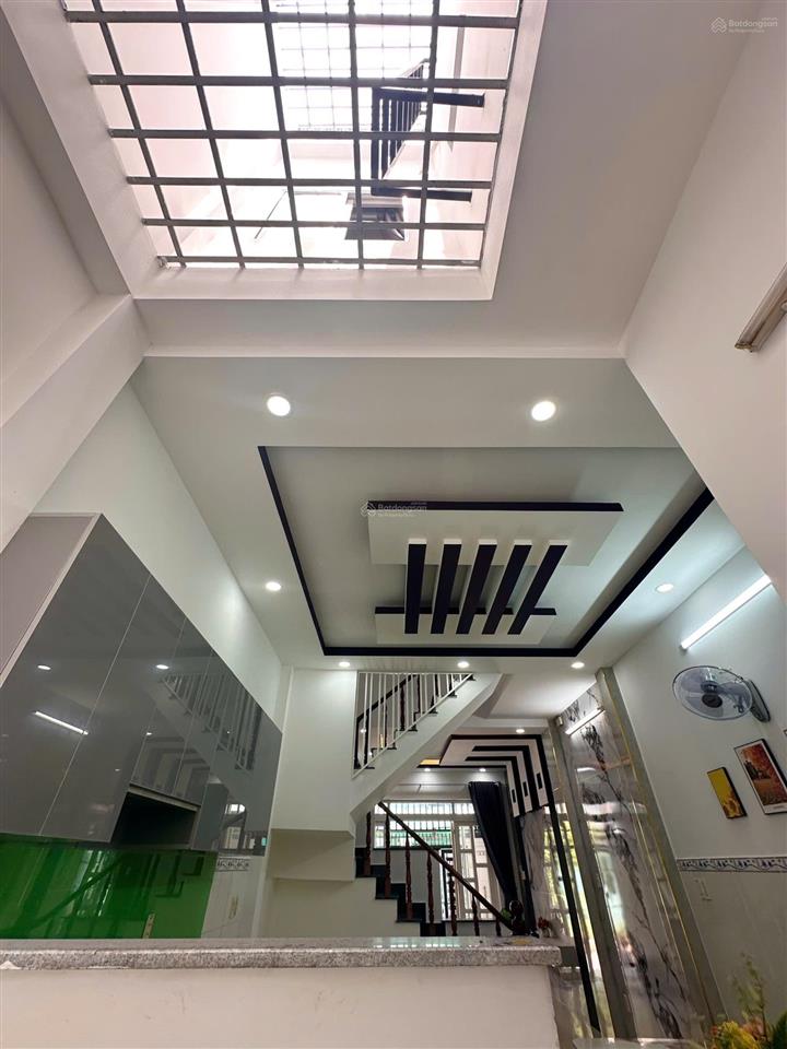 Nhà (shr 59m2 full tc) 2 tầng 2pn 3wc giếng trời sáng thoáng, đường 6m oto thông, khu dân cư đông