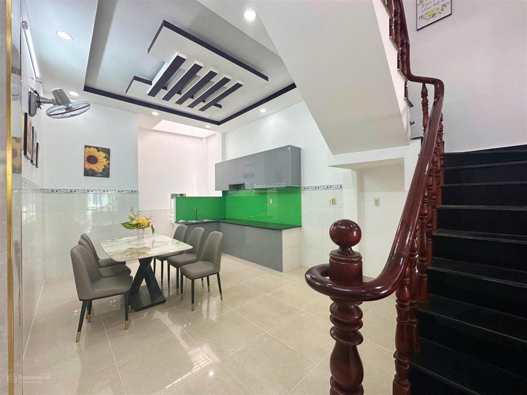 Nhà (shr 59m2 full tc) 2 tầng 2pn 3wc giếng trời sáng thoáng, đường 6m oto thông, khu dân cư đông