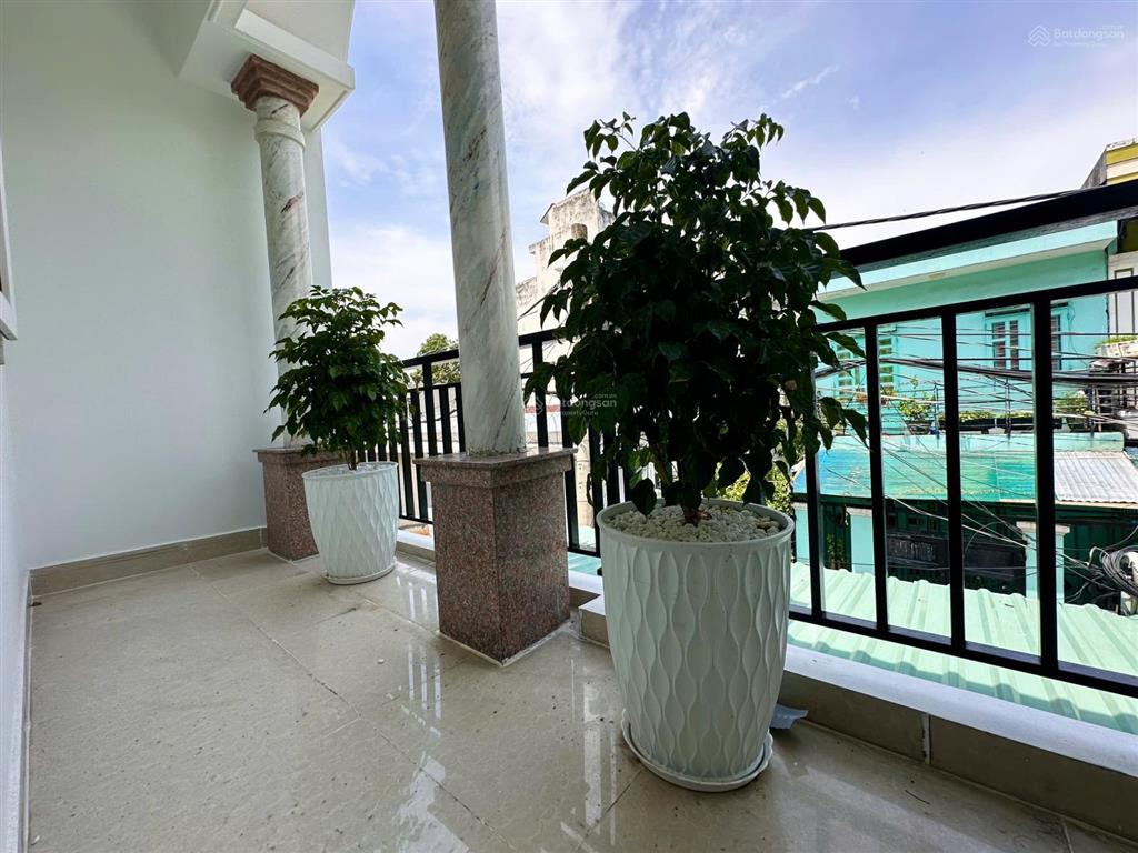 Nhà (shr 59m2 full tc) 2 tầng 2pn 3wc giếng trời sáng thoáng, đường 6m oto thông, khu dân cư đông