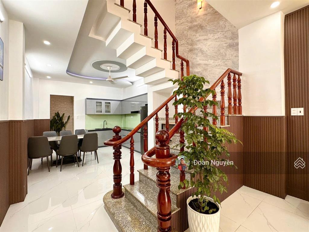 Giảm 300tr! nhà 73m2 3tầng 4pn5wc xây ở kiên cố, đường 5m cách mặt tiền tô ngọc vân 100m