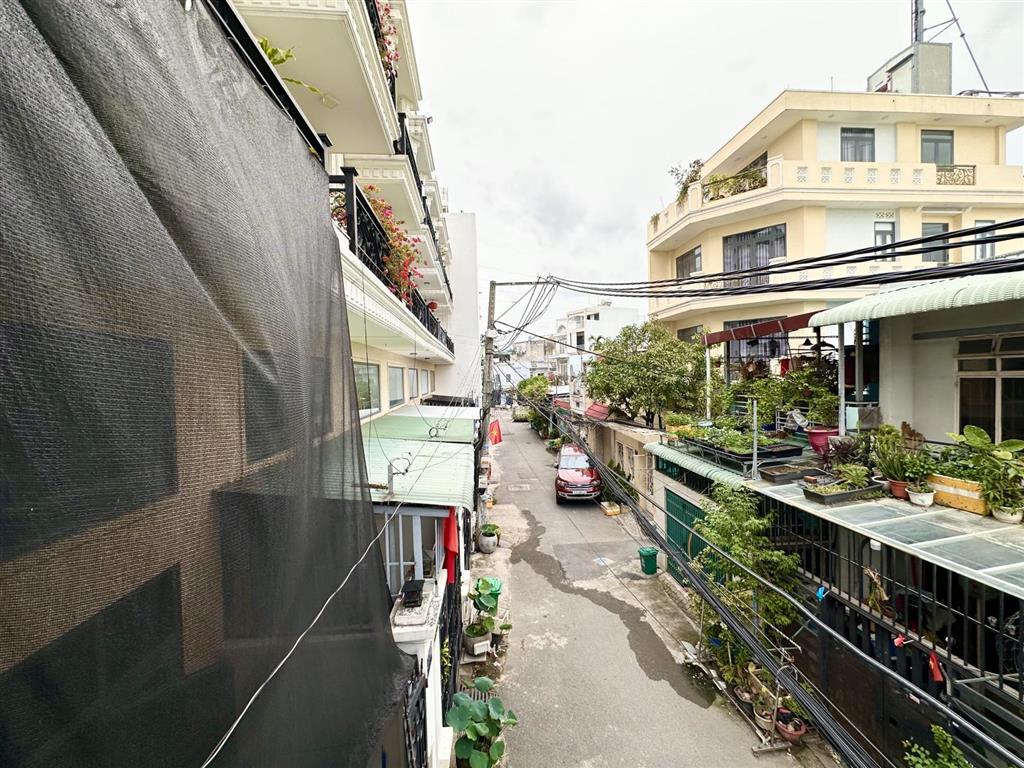 Ngay ngã 4 ga, nhà rộng shr 77.6m2 x 2 tầng 3pn (1pn trệt), hẻm thông ô tô tới cửa, sân cực đã