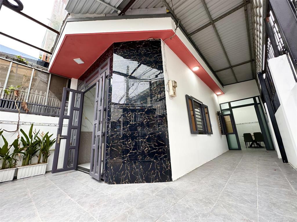 Ngay ngã 4 ga, nhà rộng shr 77.6m2 x 2 tầng 3pn (1pn trệt), hẻm thông ô tô tới cửa, sân cực đã