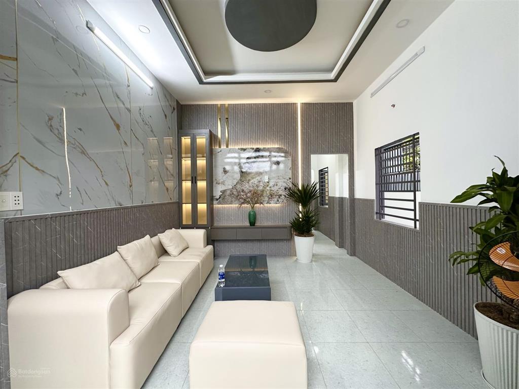 Ngay ngã 4 ga, nhà rộng shr 77.6m2 x 2 tầng 3pn (1pn trệt), hẻm thông ô tô tới cửa, sân cực đã
