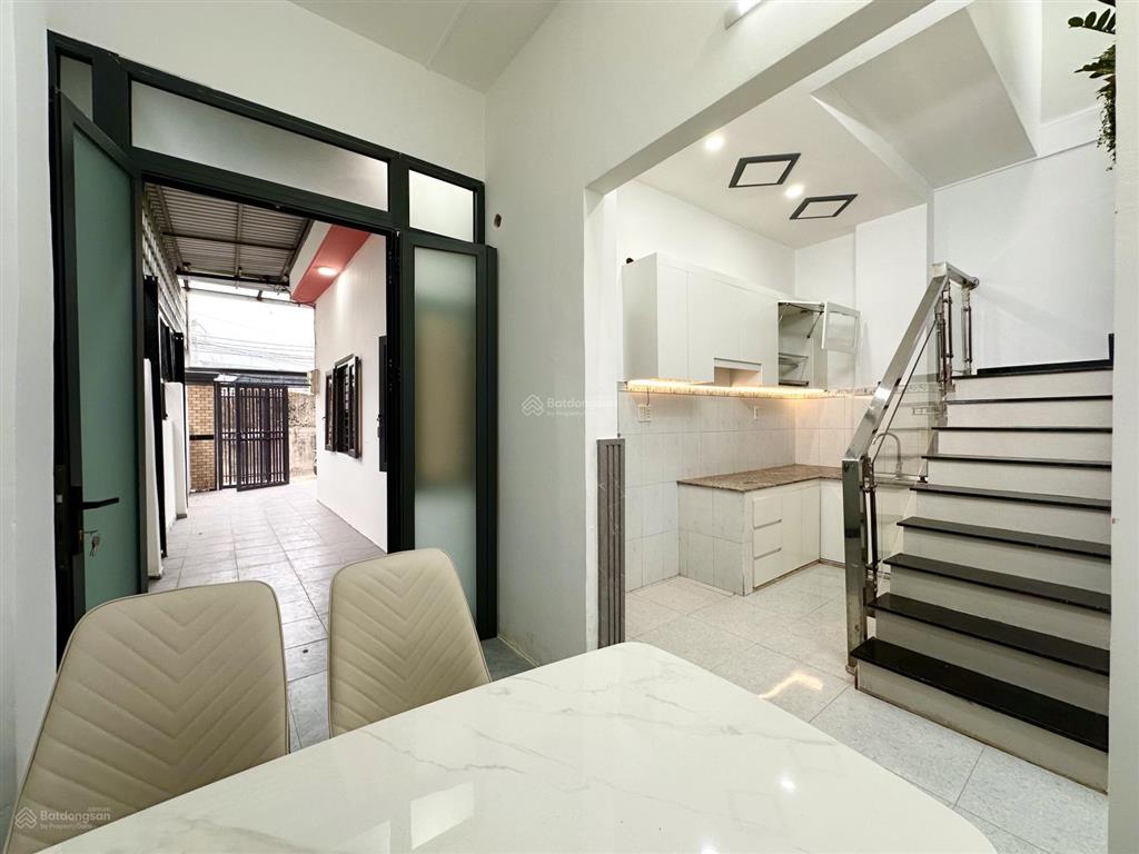 Ngay ngã 4 ga, nhà rộng shr 77.6m2 x 2 tầng 3pn (1pn trệt), hẻm thông ô tô tới cửa, sân cực đã