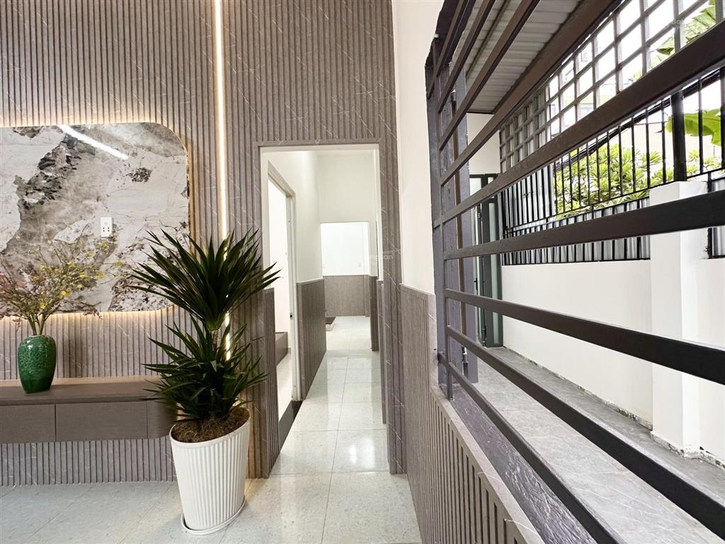 Ngay ngã 4 ga, nhà rộng shr 77.6m2 x 2 tầng 3pn (1pn trệt), hẻm thông ô tô tới cửa, sân cực đã