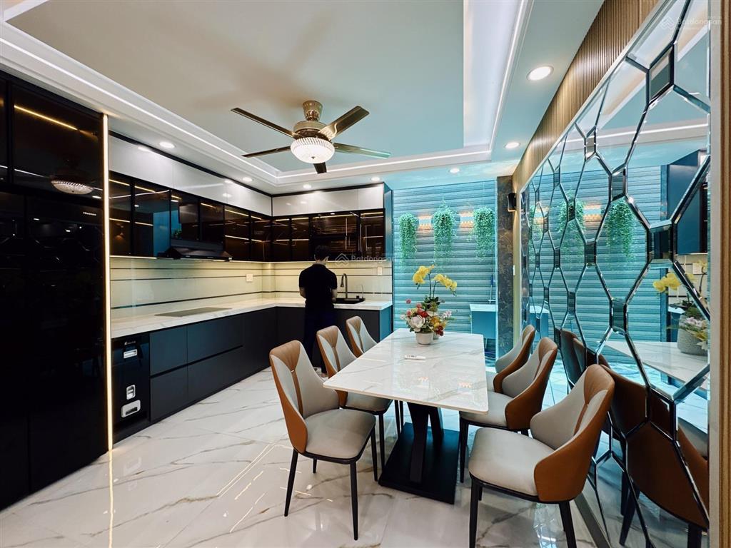 Nhà mới giá như nhà cũ! chỉ 5,8 tỷ nhà 5 tầng 4pn6wc, oto vô nhà, tường móng riêng shr hoàn công đủ