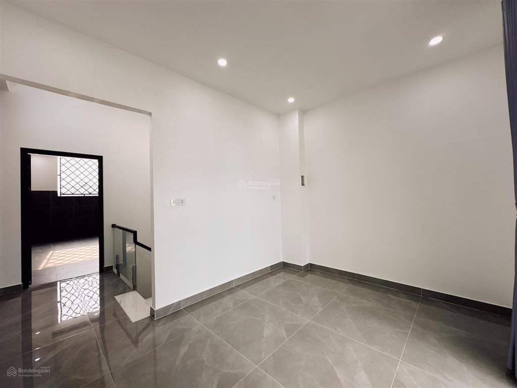 Nhà mới giảm sâu 6,05 tỷ, đường 8m sẹc ngắn mặt tiền th xuân 25, tường móng riêng sổ hoàn công đủ