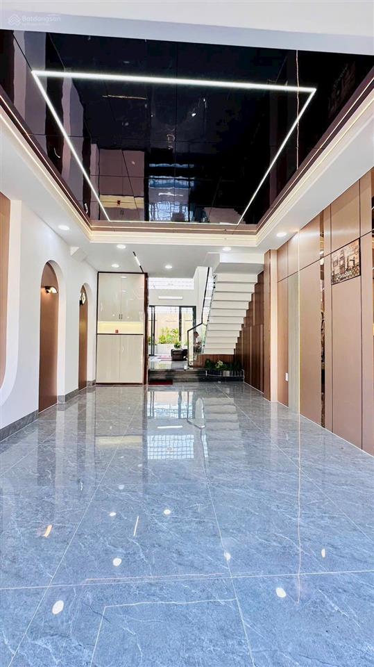 Nhà mới 5 tầng xe tải thông, 67m2 full sau trường ng văn hệ, khuôn viên trước sau lộng gió, shr