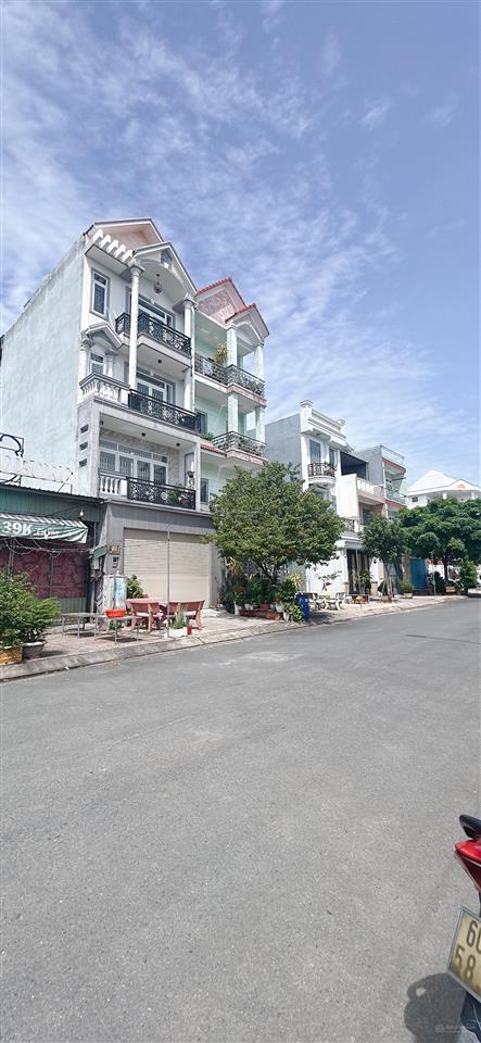 Lô đất hiếm  lô góc hai mặt tiền diện tích 90m2(5x18) chỉ 6 tỷ gần kdc êm đềm linh xuân.