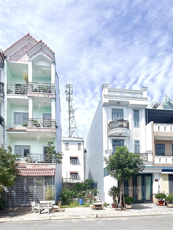 Bán lô đất đẹp  100m2(5x20)  chỉ 8 tỷ  ngay đường hoàng diệu  đối diện vincom plaza thủ đức.