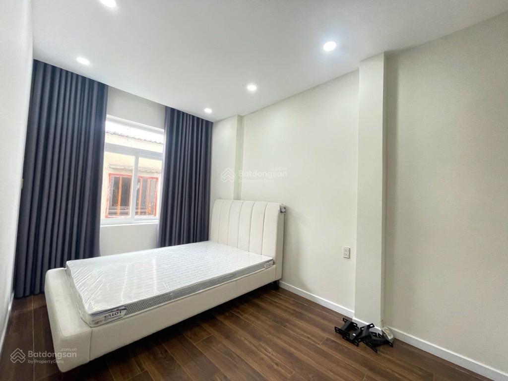 Nhà 2 tầng mới đẹp ở ngay  75m2  chỉ 7 tỷ  vincomplaza thủ đức  hoàn công  ban công sân vườn.