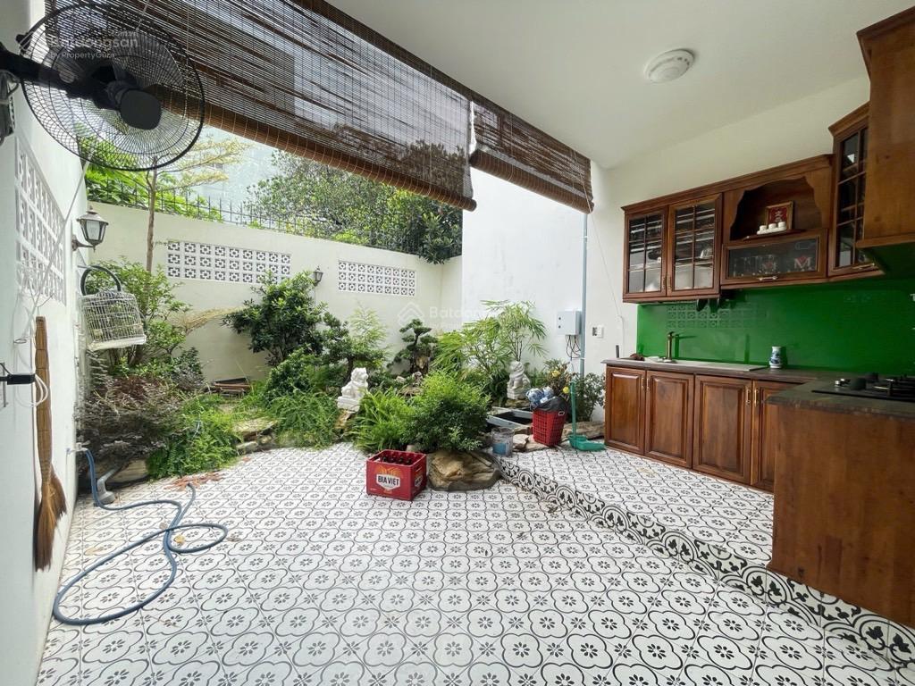 Nhà 2 tầng mới đẹp ở ngay  75m2  chỉ 7 tỷ  vincomplaza thủ đức  hoàn công  ban công sân vườn.