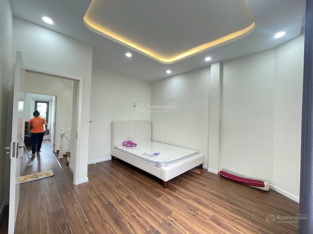 Nhà 2 tầng mới đẹp ở ngay  75m2  chỉ 7 tỷ  vincomplaza thủ đức  hoàn công  ban công sân vườn.
