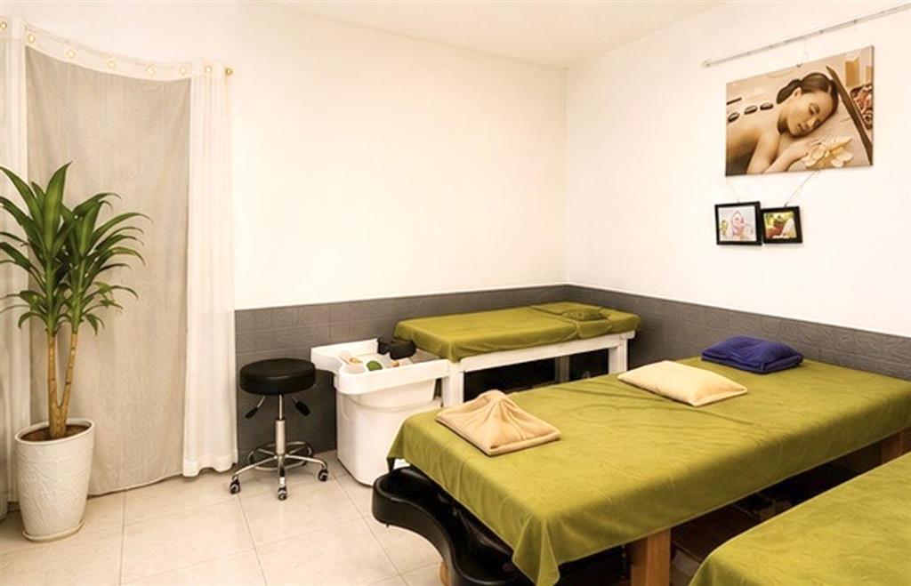 Bán nhà mặt tiền kinh doanh  chỉ 6 tỷ.  hàng xóm vạn phúc city  xe hơi đỗ cửa  hoàn công.