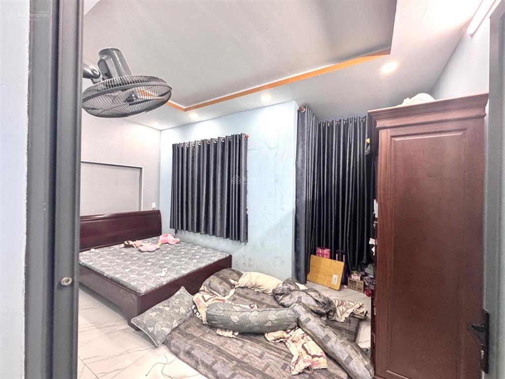 Gấp bán nhà 3 tầng mới ở ngay  chỉ 6.2 tỷ  phạm văn đồng  hoàn công  xe hơi ngủ trong.