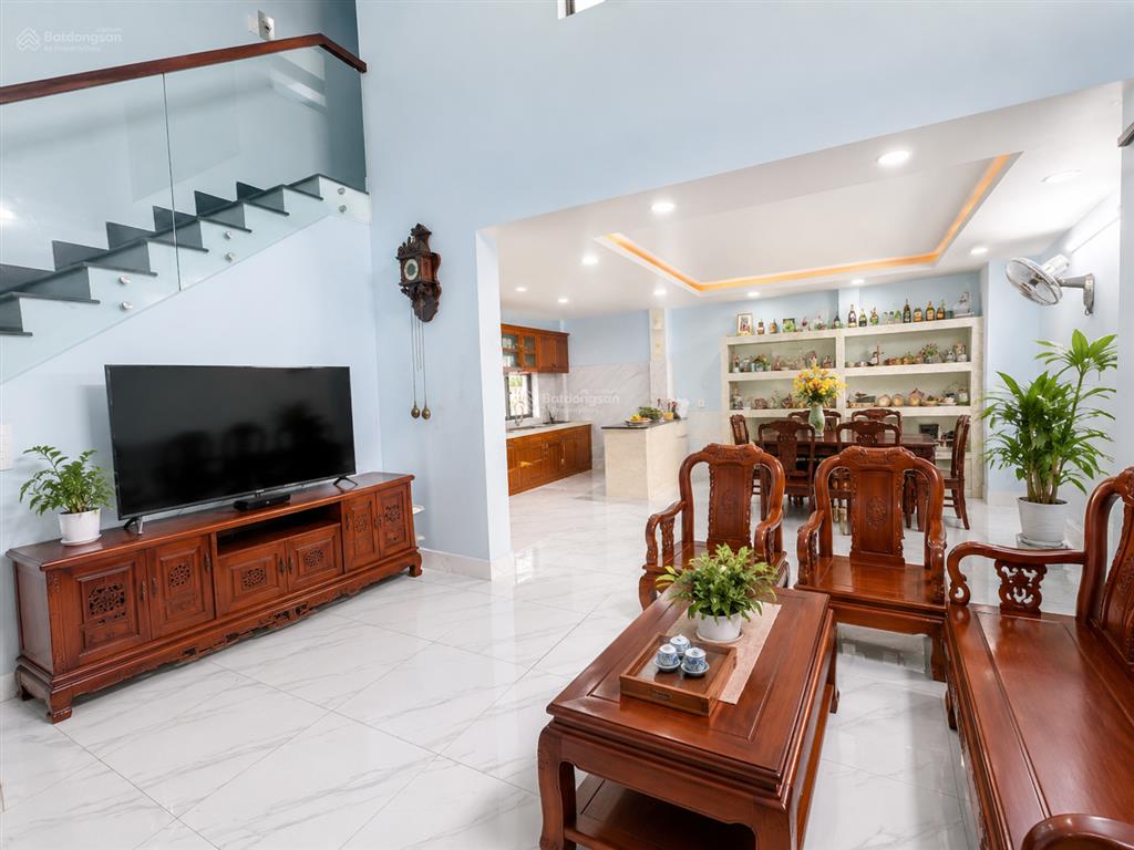 Gấp bán nhà 3 tầng mới ở ngay  chỉ 6.2 tỷ  phạm văn đồng  hoàn công  xe hơi ngủ trong.