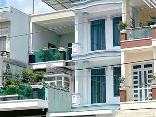 Gấp bán nhà 3 tầng mới ở ngay  chỉ 6.2 tỷ  phạm văn đồng  hoàn công  xe hơi ngủ trong.