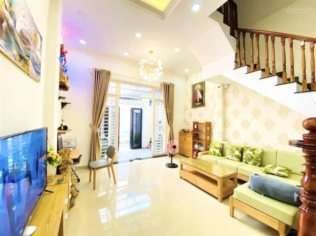 Nhà đẹp 3 tầng  gần chợ bình triệu, gigamall  75m2  chỉ 7.3 tỷ  đường xe hơi  hoàn công.