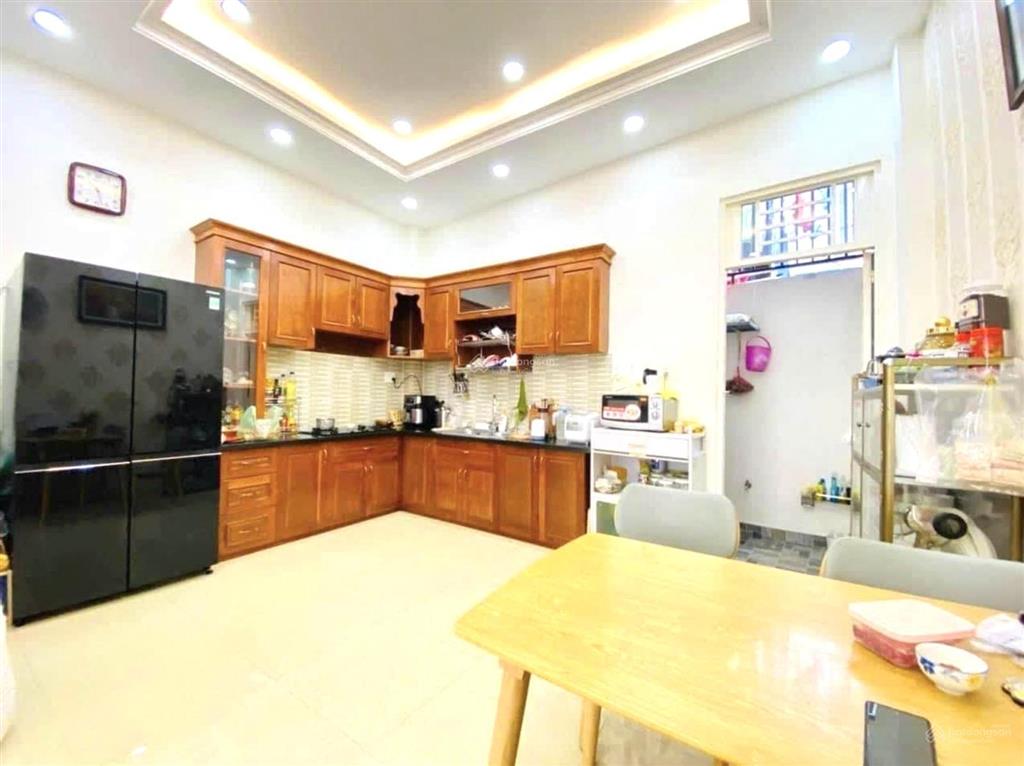 Nhà đẹp 3 tầng  gần chợ bình triệu, gigamall  75m2  chỉ 7.3 tỷ  đường xe hơi  hoàn công.