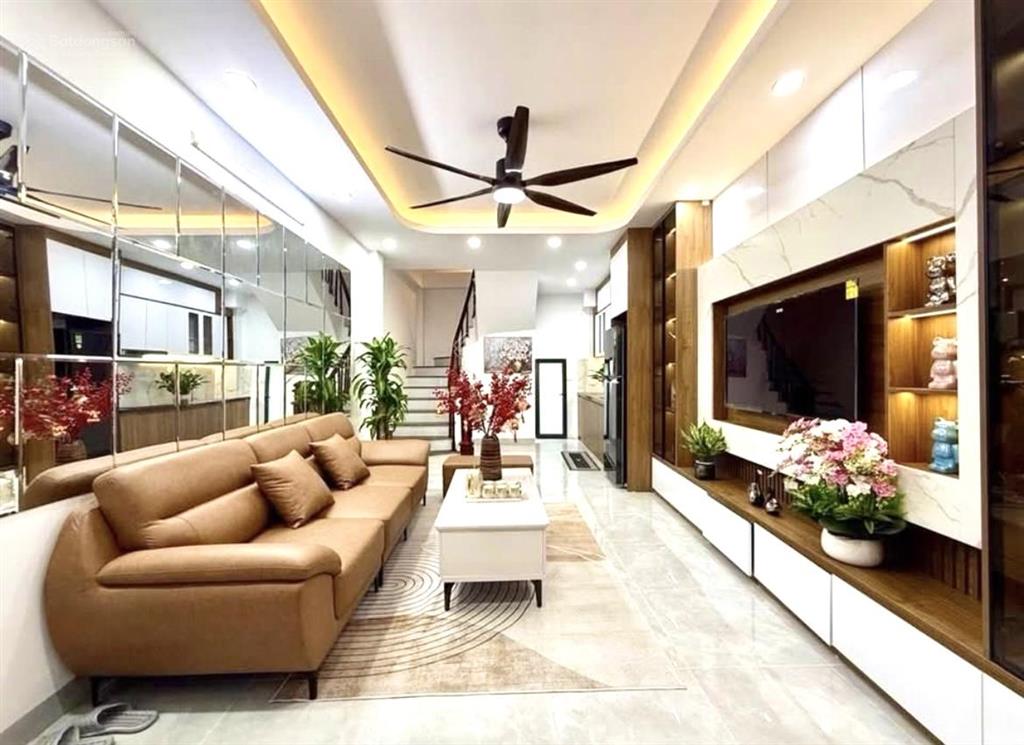 Siêu phẩm nhà 3 tầng  120m2  nhỉnh 9 tỷ  trung tâm hành chính dĩ an  hoàn công  sân xe hơi.