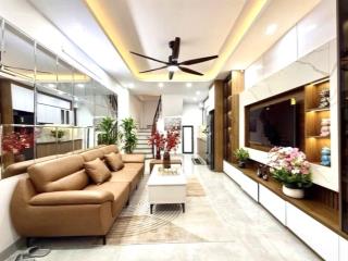 Siêu phẩm nhà 3 tầng  120m2  nhỉnh 9 tỷ  trung tâm hành chính dĩ an  hoàn công  sân xe hơi.