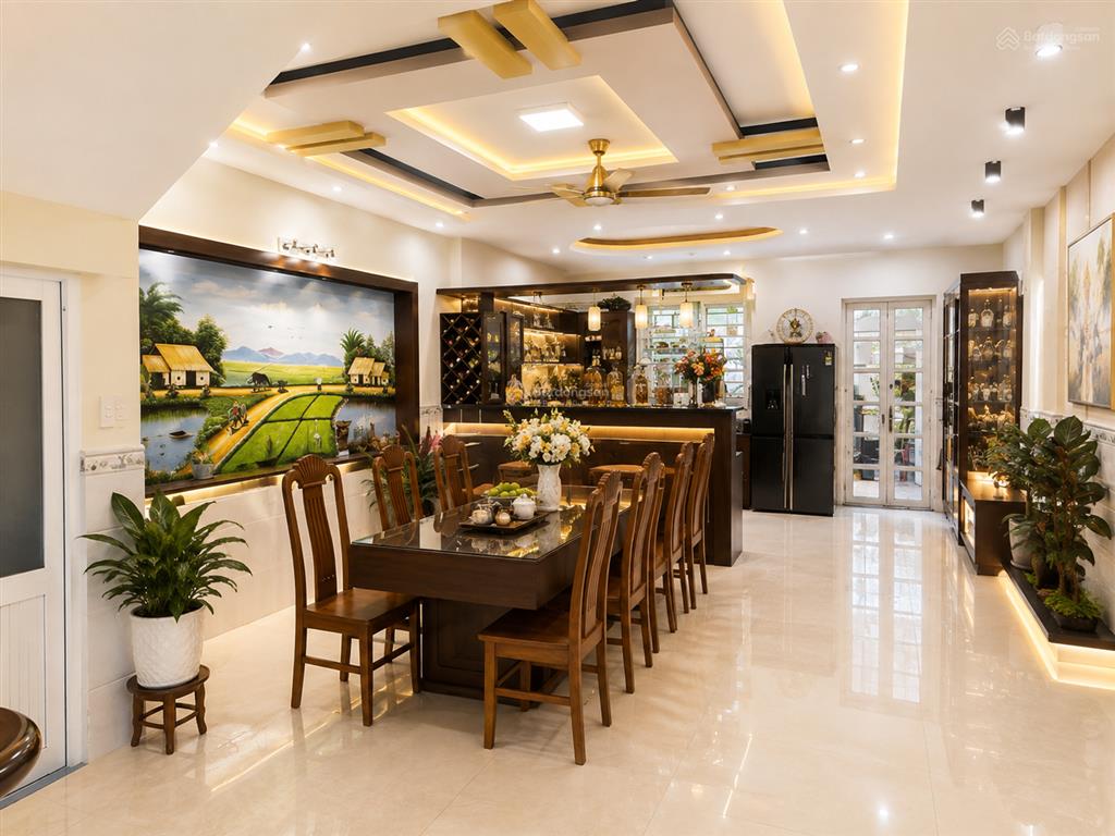 Bán nhà 3 tầng  mặt tiền kinh doanh  diện tích 157m2(5x32)  nhỉnh 10 tỷ  ngay vincom 550 dĩ an.