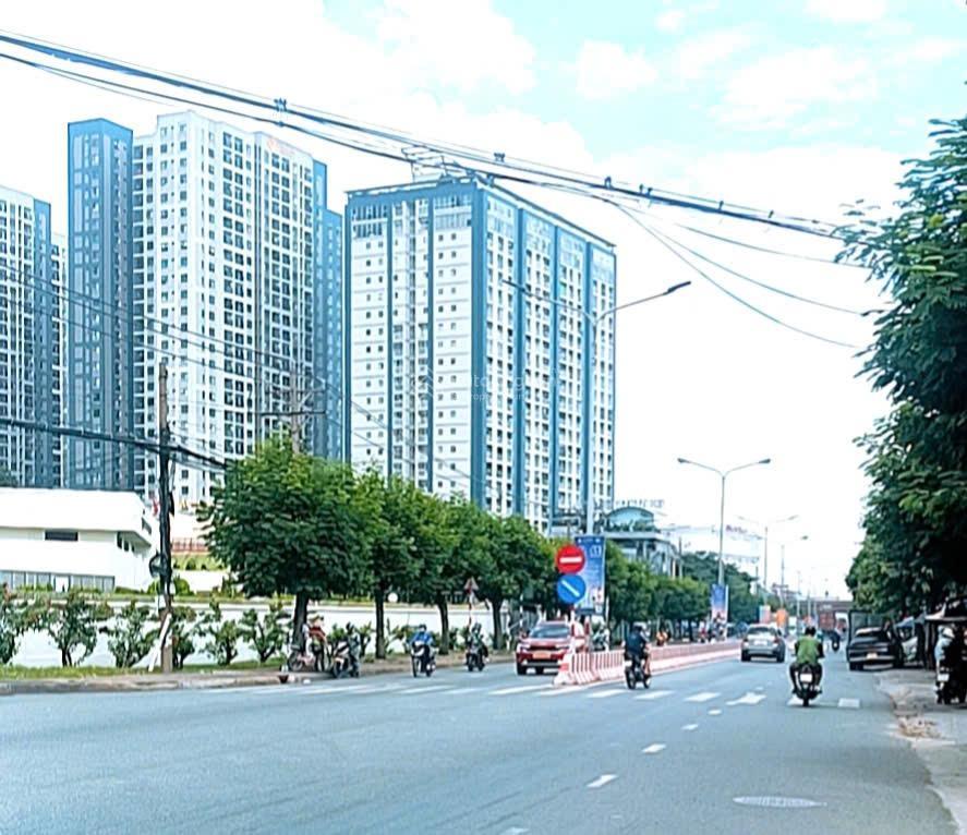 Bán nhà 3 tầng  mặt tiền kinh doanh  diện tích 157m2(5x32)  nhỉnh 10 tỷ  ngay vincom 550 dĩ an.