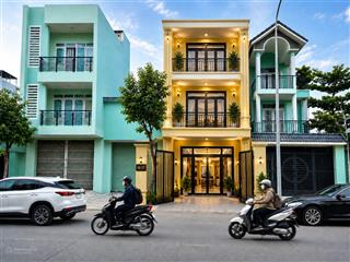 Bán nhà 3 tầng  mặt tiền kinh doanh  diện tích 157m2(5x32)  nhỉnh 10 tỷ  ngay vincom 550 dĩ an.